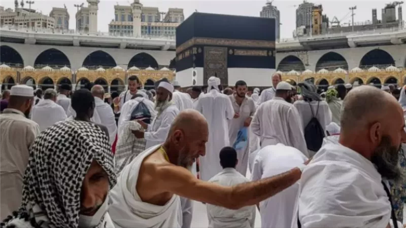 بيان حكم الوكالة في الحج عند عدم القدرة الصحية على أدائه