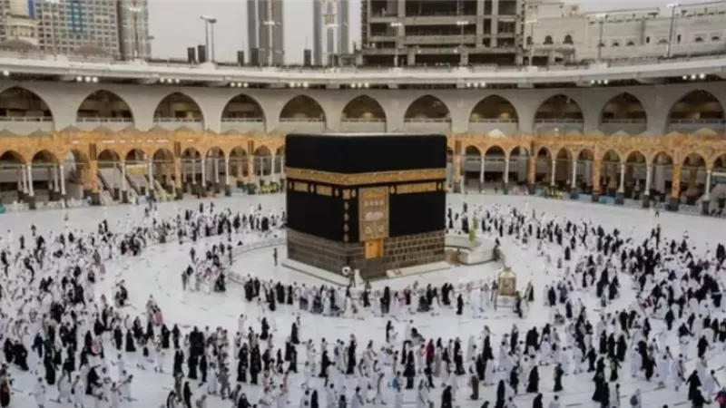 الإفتاء توضح الحكمة من عدم مشروعية هرولة المرأة أثناء الطواف