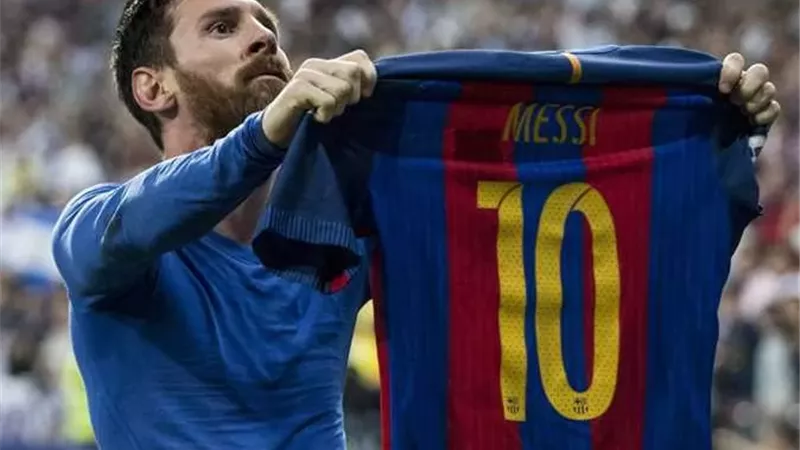 ميسي يتصدر قائمة هدافي برشلونة أمام ريال مدريد
