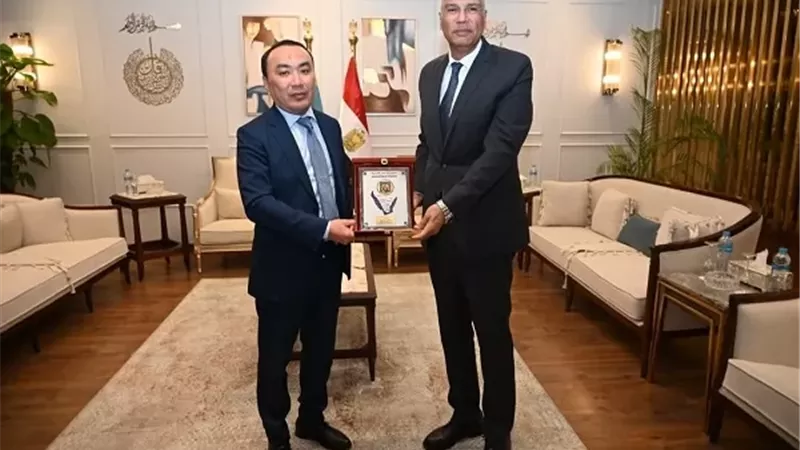 محافظ جنوب سيناء يبحث مع سفير كازاخستان تعزيز التعاون السياحي