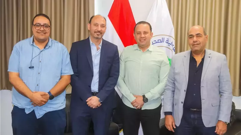 رئيس إقليم القناة يستقبل وفد نقابة أطباء السويس لبحث سبل التعاون