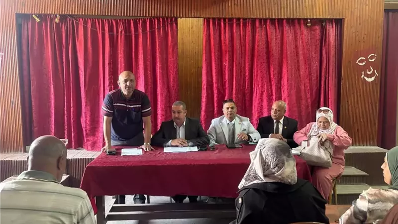 مدير تعليم الخانكة يلتقي مديري المدارس استعدادا للإمتحانات