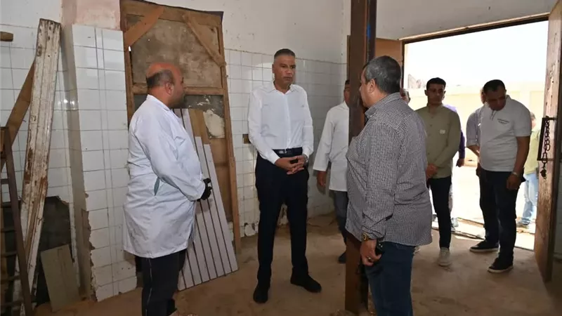 محافظ جنوب سيناء يتفقد الرويسات ويوجه بغلق المجزر بعد عيد الأضحى