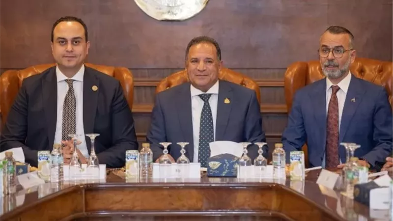 «الشعب الجمهوري» ينظم مائدة مستديرة حول «التأمين الصحي الشامل»