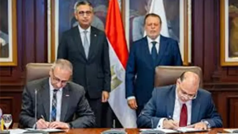 محافظ المركزي ووزير التموين يشهدان توقيع بروتوكول تعاون مشترك