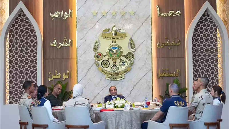 الرئيس السيسي يتفقد مقر القيادة الإستراتيجية بالعاصمة الجديدة