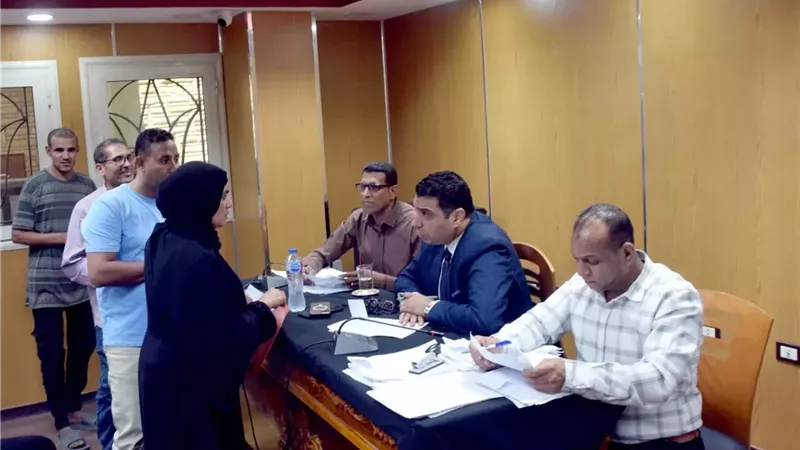 نائب محافظ الأقصر يبحث 31 طلبا وشكوى خلال لقاء اليوم المفتوح