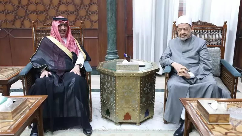 شيخ الأزهر يستقبل السفير السعودي ويقدر دورالمملكة في خدمة الحجاج