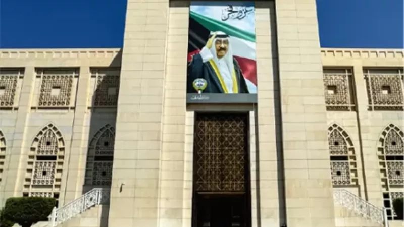 الكويت تسلم سفير إيران مذكرة احتجاج بسبب تسلل الحرس الثورى لأراضيها