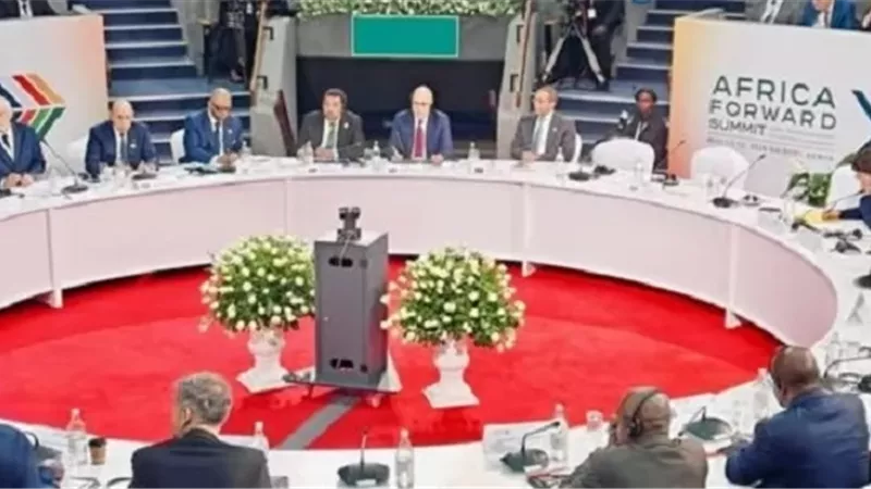 سويلم يبحث تعزيز الشراكات الزراعية الإفريقية خلال قمة إفريقيا-فرنسا