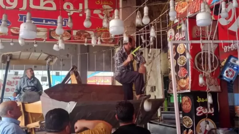 رئيس جهاز 15 مايو يشن حملة مكبرة على حى رجال الأعمال بالمدينة.. صور