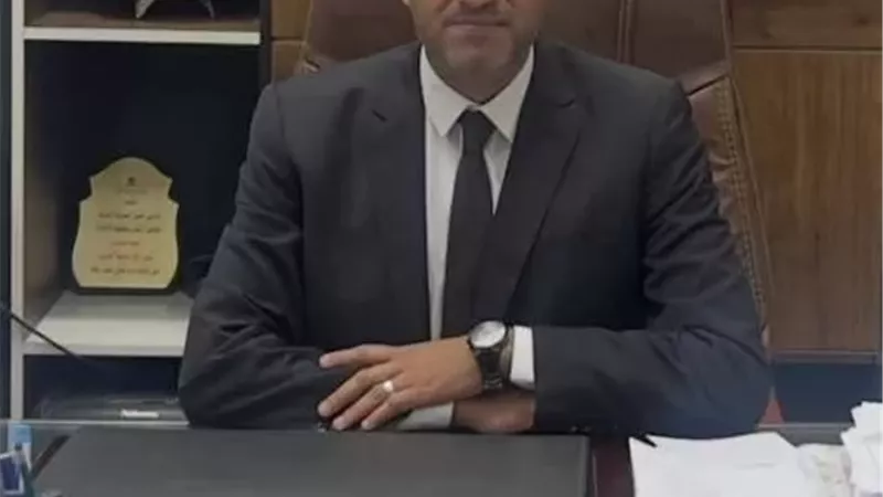 شاهد بالصور.. تنفيذ أحدث الطرق وتطوير المواقع داخل مدينة الشروق
