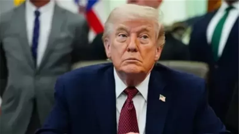 محكمة أمريكية تعلق تنفيذ حكم وقف رسوم ترامب الجمركية مؤقتًا
