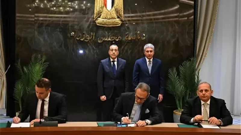 الحكومة تطلق منظومة التأشيرة الرقمية بمطار القاهرة