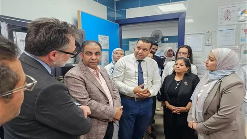 زيارة السفير الكندي ووفد منظمة إنقاذ الطفل للوحدة الصحية باسيوط