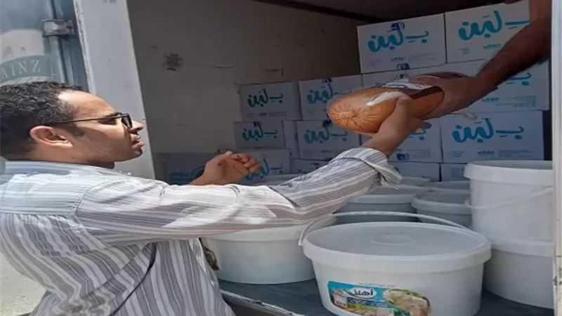 ضبط أغذية غير صالحة ومجهولة المصدر في البداري وحي غرب باسيوط