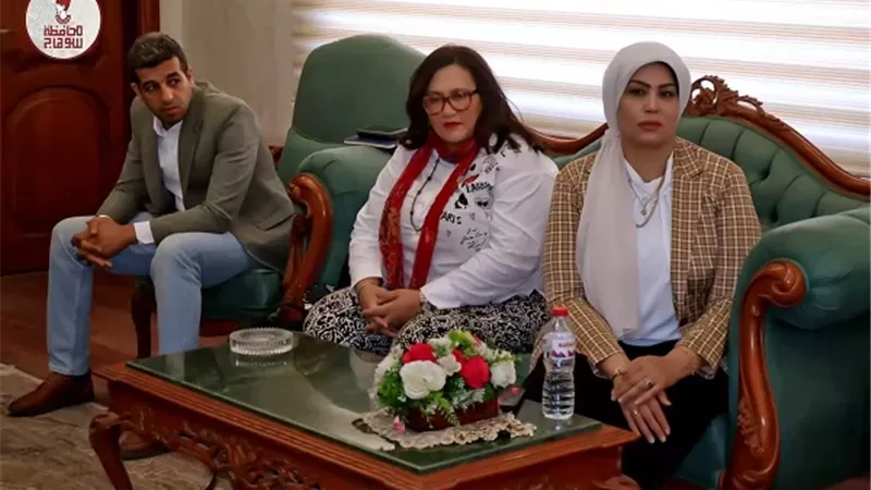 محافظ سوهاج يستقبل فريق الوحدة المركزية لمبادرة حياة كريمة