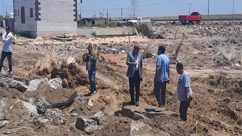 إزالة تعدٍ على أملاك الدولة والأراضي الزراعية بمركز بلطيم