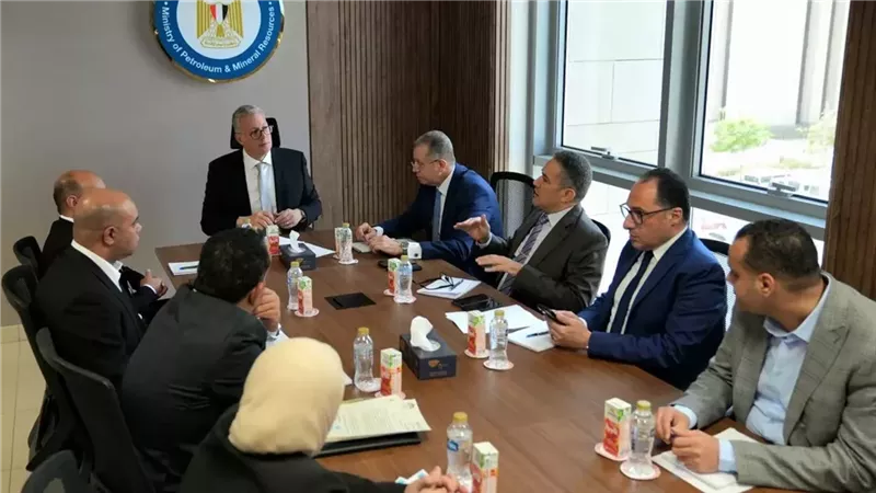 وزير البترول يناقش مع نواب البرلمان مطالب واحتياجات المواطنين