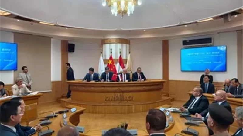 جامعة القناة توقع اتفاقية مصرية صينية لإنشاء مركز تدريب مهني وتكنولوجي