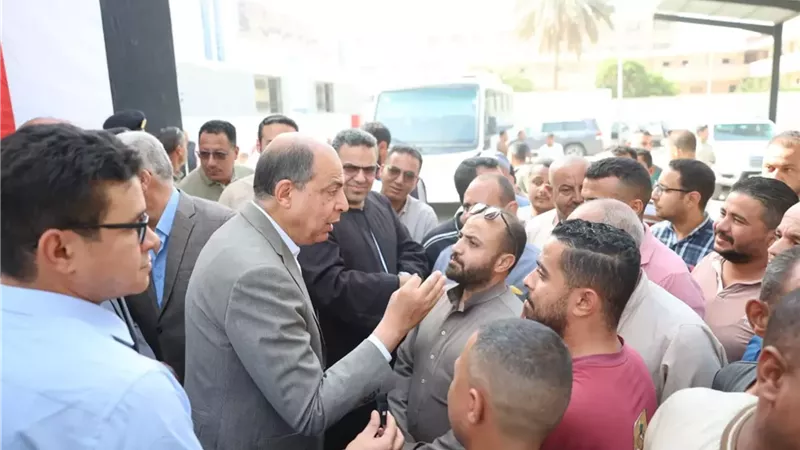 استقبال جماهيري لمحافظ المنيا بافتتاح مجمع مواقف سمالوط