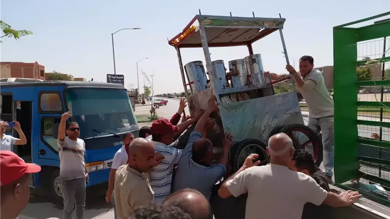 إيقاف بناء مخالف بالحي الأول بالعاشر من رمضان ومصادرة المعدات