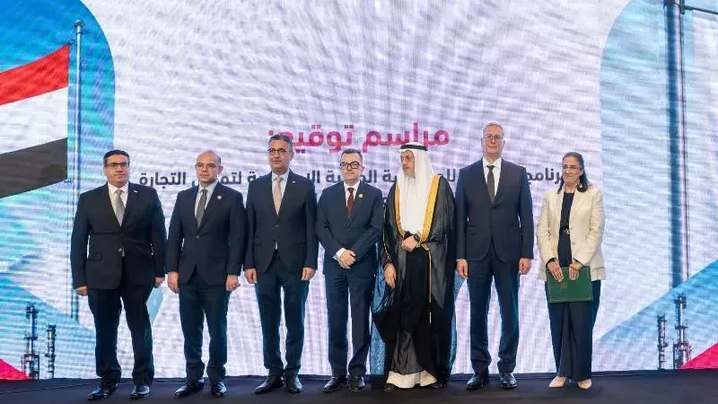 بدوي يشهد توقيع البرنامج السنوي بين الهيئة المصرية والدولية الإسلامية