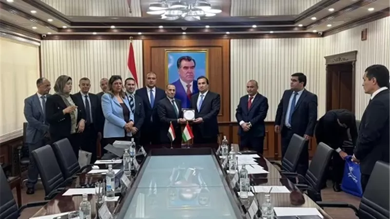 مصر وطاجيكستان توقعان أول اتفاقية للنقل الجوي ومذكرة تفاهم تشغيلي