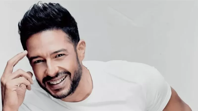 محمد حماقي يروج لأحدث ألبوماته الغنائية