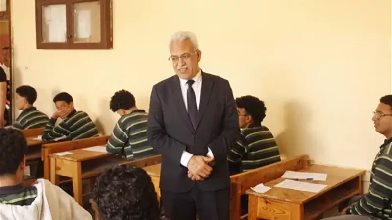 مدير تعليم الإسماعيلية يتفقد امتحانات آخر العام..صور