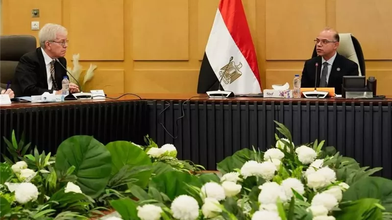وزير الاستثمار يبحث مع وفد أمريكي تطورات العلاقات التجارية بين البلدين