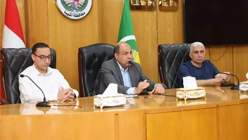 ملفات على مائدة مناقشات محافظ المنيا مع رؤساء المراكز