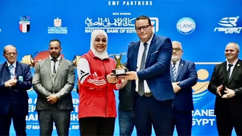 سارة سمير تحصد كأس 