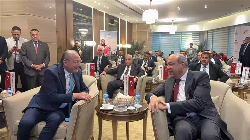 وزير الطيران يشارك في احتفالية مرور 75 عامًا علي تشغيل رحلات الخطوط التركية إلى القاهرة