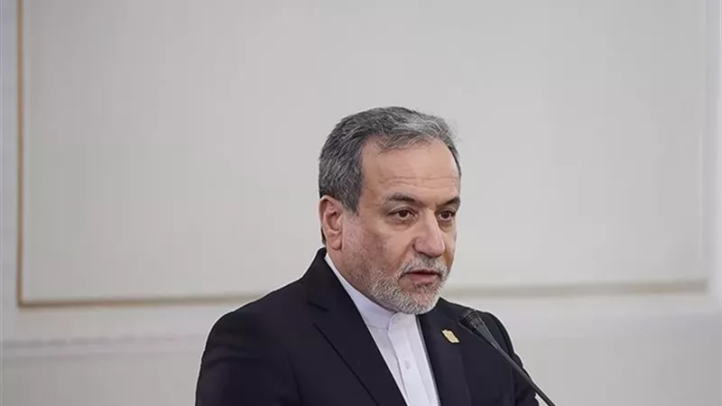 إيران: نحتفظ بحق الرد على اعتقال رعايانا في الكويت