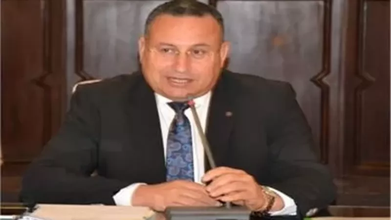 الدكتور عبد العزيز