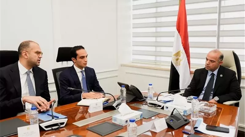 مصر وعمان تبحثان شراكة عمرانية في منتدى باكو