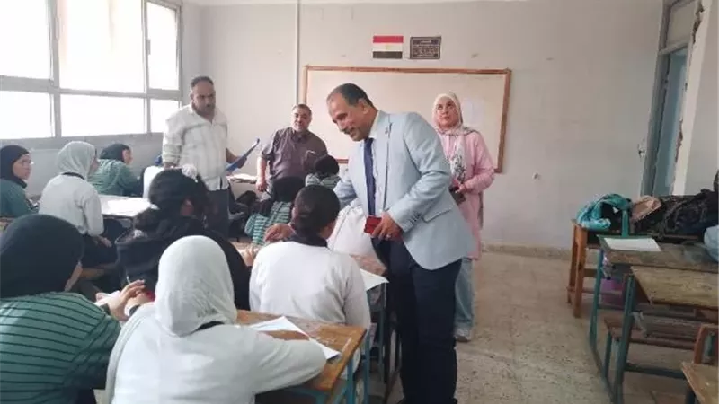 مدير تعليم العبور يتابع انتظام امتحانات النقل ويؤكد دعم ذوي الهمم