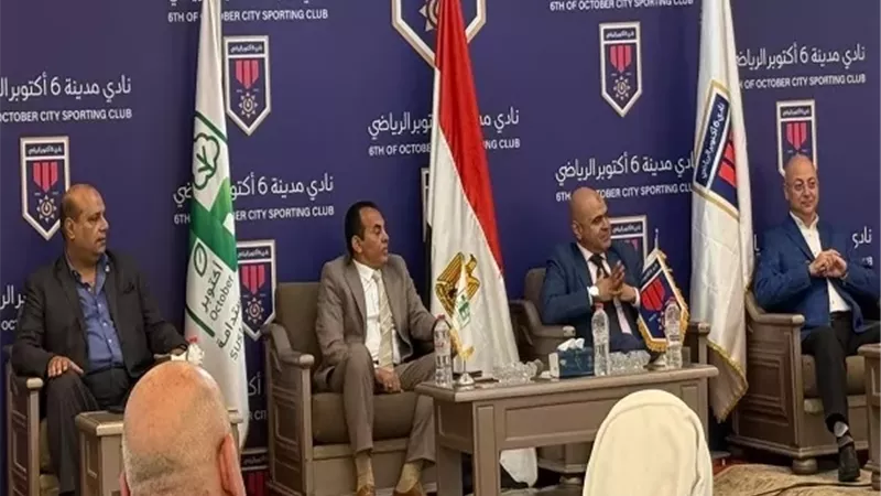 رئيس جهاز 6 أكتوبر يلتقي الأهالي لحل مشكلات المدينة