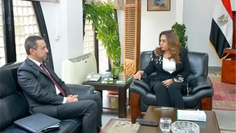 وزيرة التنمية المحلية ومحافظ المنوفية..ملفات ساخنة في اجتماع حاسم