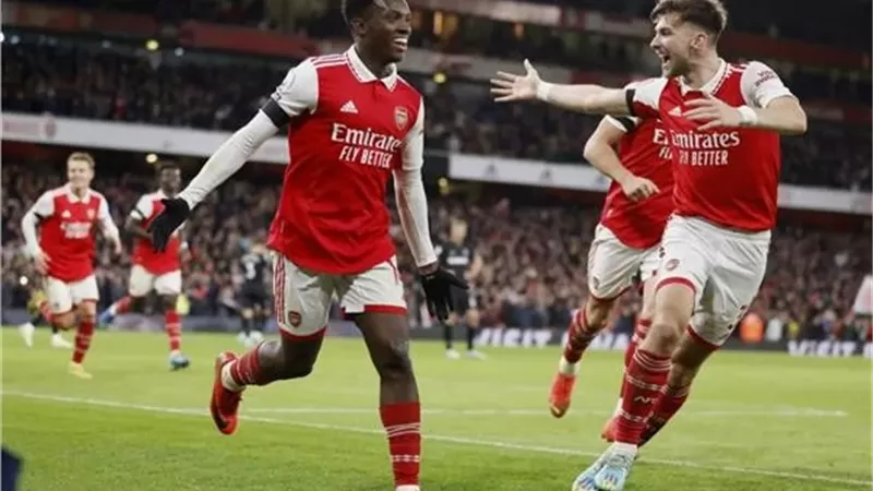 ساكا يقود تشكيل آرسنال ضد بيرنلي اليوم بالدوري الإنجليزي