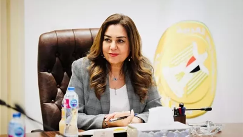 وزيرة التنمية المحلية والبيئة تحيل مسؤولي 3 مراكز بأسوان للتحقيق