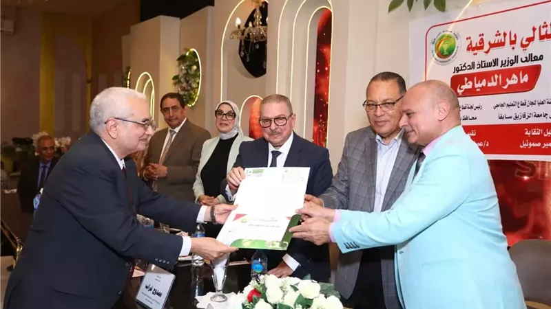 نقابة الصيادلة بالمحافظة تكرم امين مستقبل وطن الشرقية