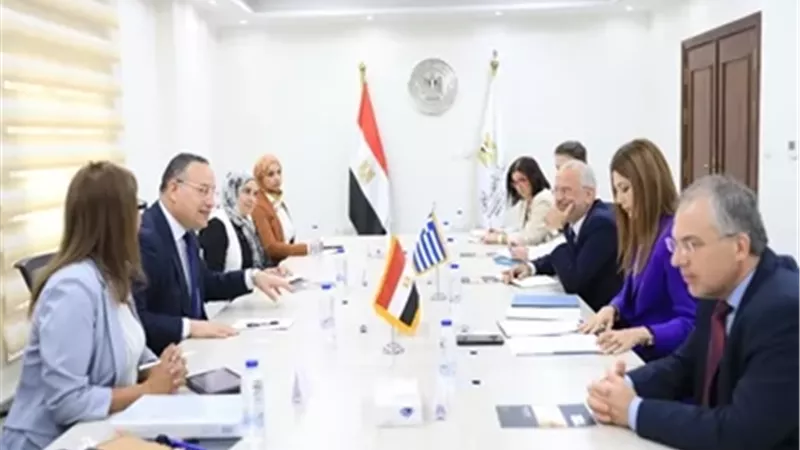 وزير التعليم العالي يبحث سبل التعاون مع وزيرة التعليم اليونانية
