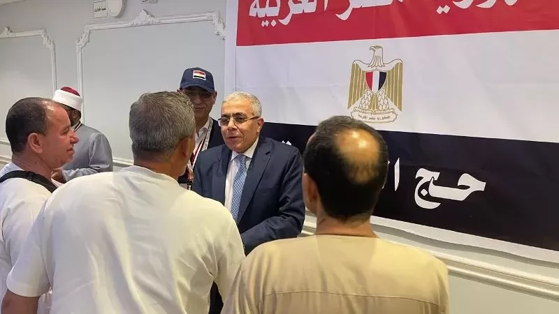 رئيس بعثة الحج: على جميع الحجاج المصريين ارتداء بطاقة نسك الذكية