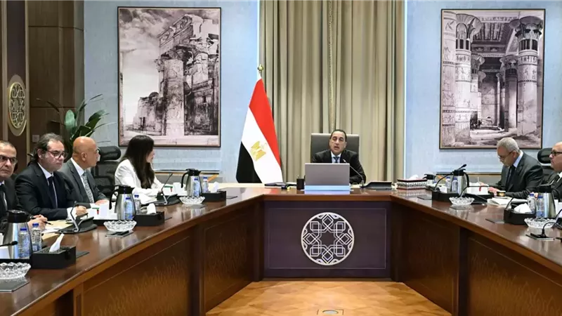 رئيس الوزراء يتابع جهود تنفيذ الخطةالاستراتيجية لتحلية مياه البحر