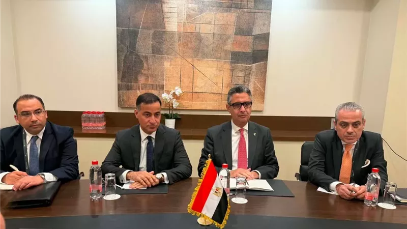 وزير التموين يبحث مع مدير البورصة الروسية للسلع التعاون المشترك