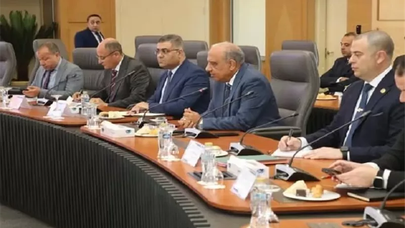 عصمت يتابع تطورات محطة الضبعة واستقبال وعاء مفاعل الوحدة الثانية