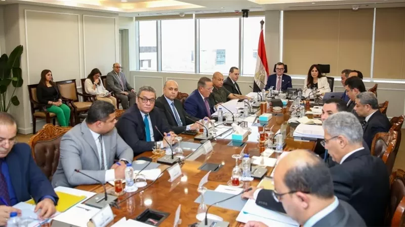 وزيرة الإسكان تتابع الاستثمار السياحي بمصر