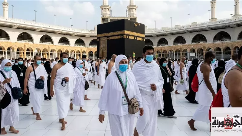 هل يجوز للرجل لبس قناع طبي وهو محرم؟.. الإفتاء تجيب